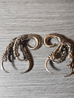 2g 6mm Dragon Claw Silver Metal Ear Weights